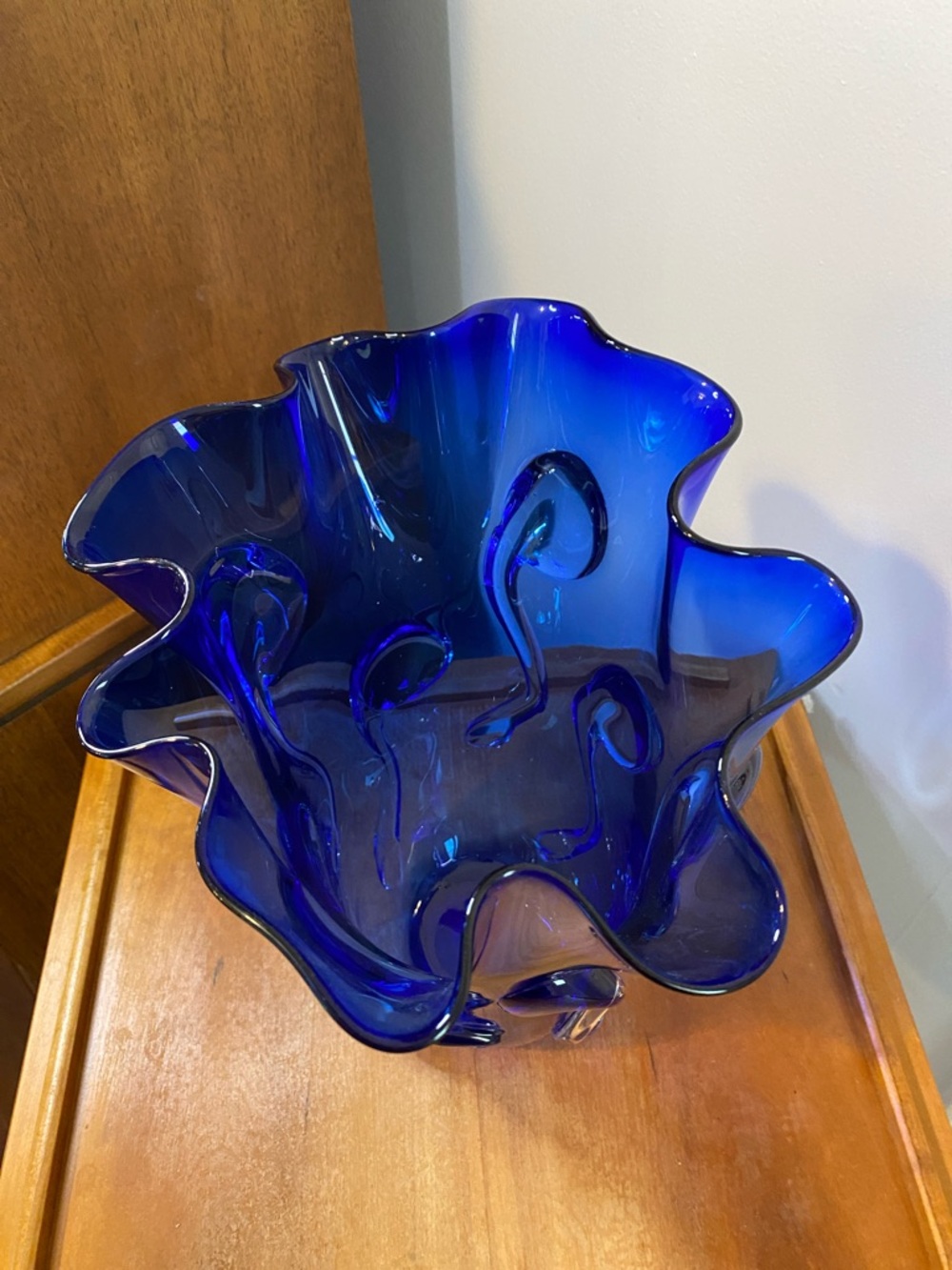 Vintage Cobalt Blue Swung Ruffle Handkerchief Vase 11", like new, hand blown - Picture 3 of 5